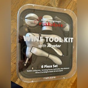 Rabbit wine tool kit with aerator